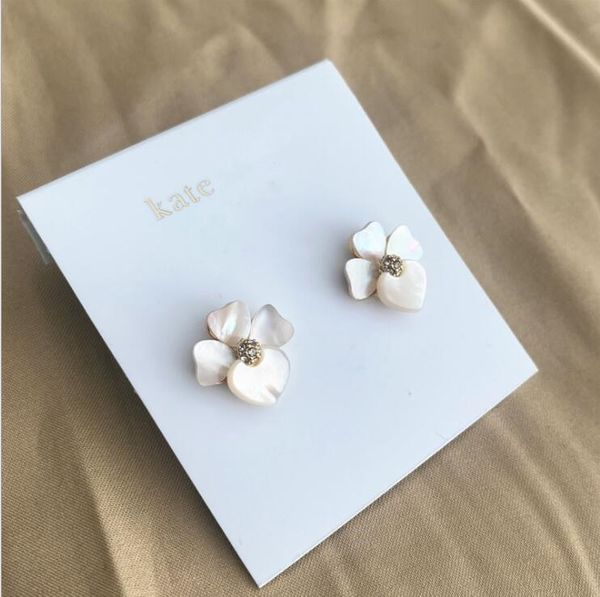 small and light luxury ks female stud four-leaf clover love ladies jewelry earrings exquisite all-match party gift, Golden;silver
small and light luxury ks female stud four-leaf clover love ladies jewelry earrings exquisite all-match party gift, Golden;silver