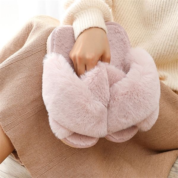 new fluffy women fur slippers 2021 open toe cross upper ladies fuzzy slides elegant indoor light thick bottom 3cm platform shoes y1120, Black
new fluffy women fur slippers 2021 open toe cross upper ladies fuzzy slides elegant indoor light thick bottom 3cm platform shoes y1120, Black