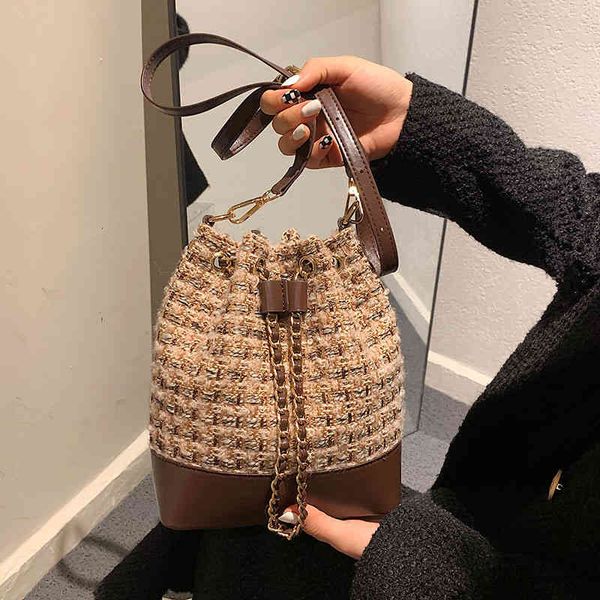 handbag fashion xiaoxiang drawstring bucket bag women's 2021 autumn tide net red single shoulder messenger, Black;red
handbag fashion xiaoxiang drawstring bucket bag women's 2021 autumn tide net red single shoulder messenger, Black;red