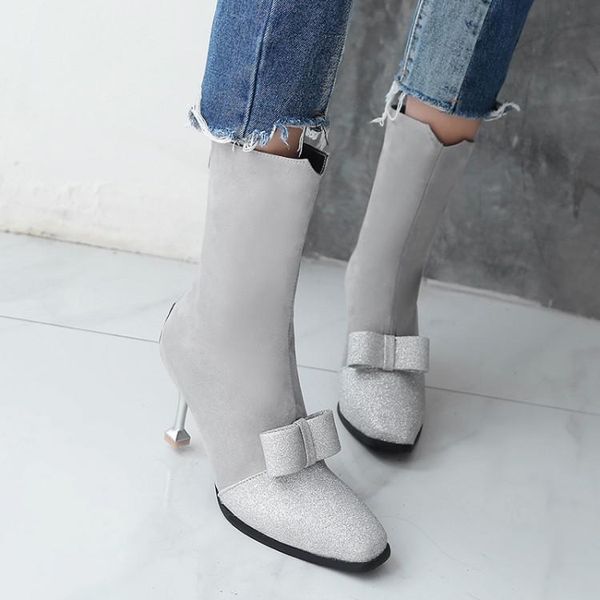 boots oversized 12 13 14 15 square-headed fine-heeled wine cup with zipper at heel, flower barrel and calf fashion, Black
boots oversized 12 13 14 15 square-headed fine-heeled wine cup with zipper at heel, flower barrel and calf fashion, Black