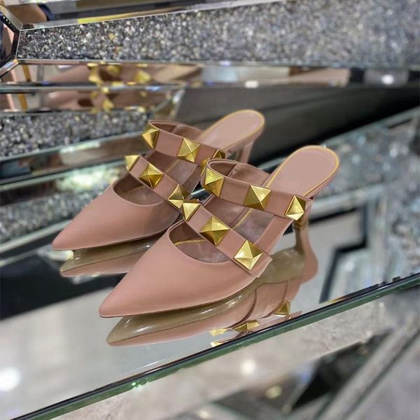 dress shoes 2021 designer luxry women 6.5cm high heel pointed toe sandals with rivets genuine leather lady wedding 34-41 v dust bag, Black
dress shoes 2021 designer luxry women 6.5cm high heel pointed toe sandals with rivets genuine leather lady wedding 34-41 v dust bag, Black