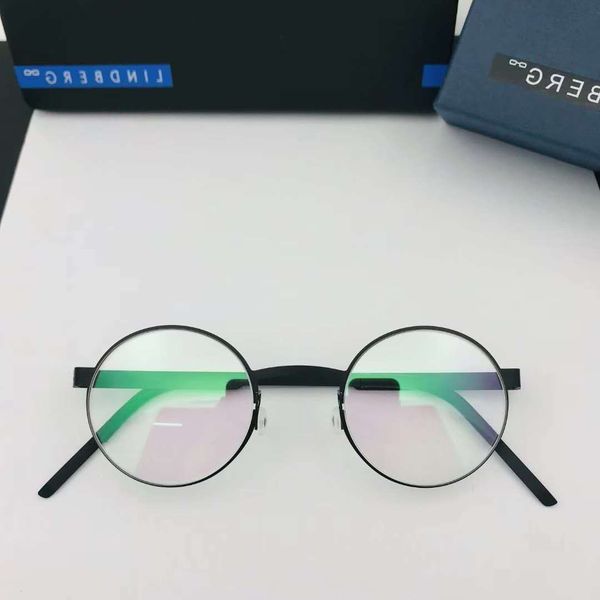 linde wearing comfortable pure titanium glasses men's and women's ultra light round frame 9719, White;black
linde wearing comfortable pure titanium glasses men's and women's ultra light round frame 9719, White;black