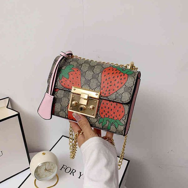 2022 factory wholesale new model women's autumn style small square fresh, sweet and lovely strawberry one shoulder chain women bags
2022 factory wholesale new model women's autumn style small square fresh, sweet and lovely strawberry one shoulder chain women bags