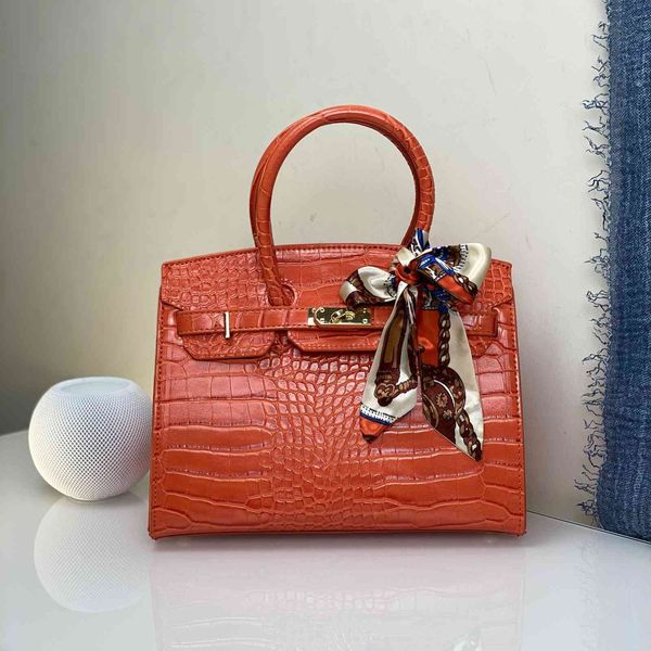 70% s new temperament hand-held simple texture solid color one shoulder cross carry kelly bag
70% s new temperament hand-held simple texture solid color one shoulder cross carry kelly bag