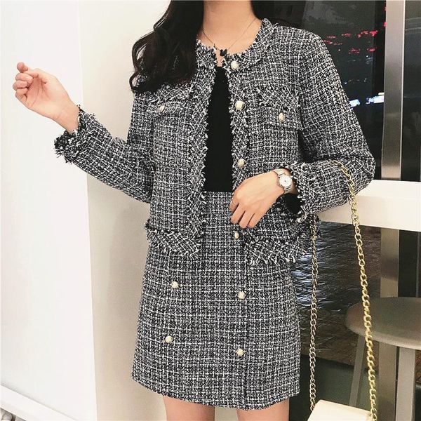 two piece dress 2021autumn winter elegant women tweed set white striped wool tassel jacket crop coat + bodycon buttons mini skirt
two piece dress 2021autumn winter elegant women tweed set white striped wool tassel jacket crop coat + bodycon buttons mini skirt