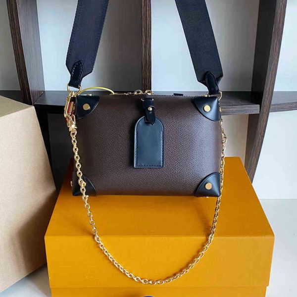 7a+designers new series women bags fold in rivet leather edges and 0001294 match with nautical style chain removable wide straps
7a+designers new series women bags fold in rivet leather edges and 0001294 match with nautical style chain removable wide straps