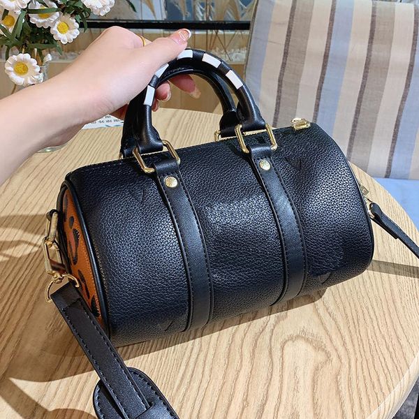 2021 summer women duffel shoulder bag 2021s paris leopard patchwork embossing pillows crossbody handbag woman boston tote travel
2021 summer women duffel shoulder bag 2021s paris leopard patchwork embossing pillows crossbody handbag woman boston tote travel