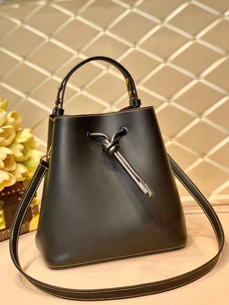 imported soft calfskin full leather plain weave drawstring lining presbyopia embossed women's bucket bag woman designer one-shoulder ha
imported soft calfskin full leather plain weave drawstring lining presbyopia embossed women's bucket bag woman designer one-shoulder ha