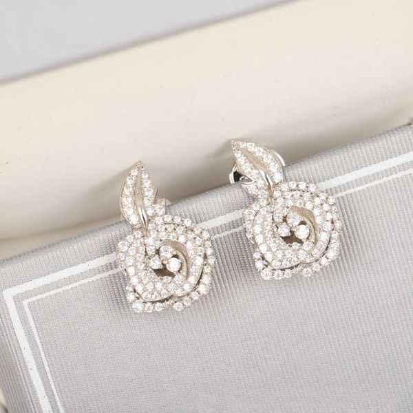 2022 brand new pure 925 sterling silver jewelry rose flower earrings luxury design wedding party silver earrings
2022 brand new pure 925 sterling silver jewelry rose flower earrings luxury design wedding party silver earrings