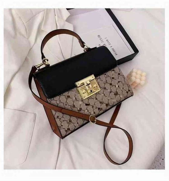 2022 factory outlet online bag female summer big moonlight treasure print spell black old flower women's bag same handbag
2022 factory outlet online bag female summer big moonlight treasure print spell black old flower women's bag same handbag