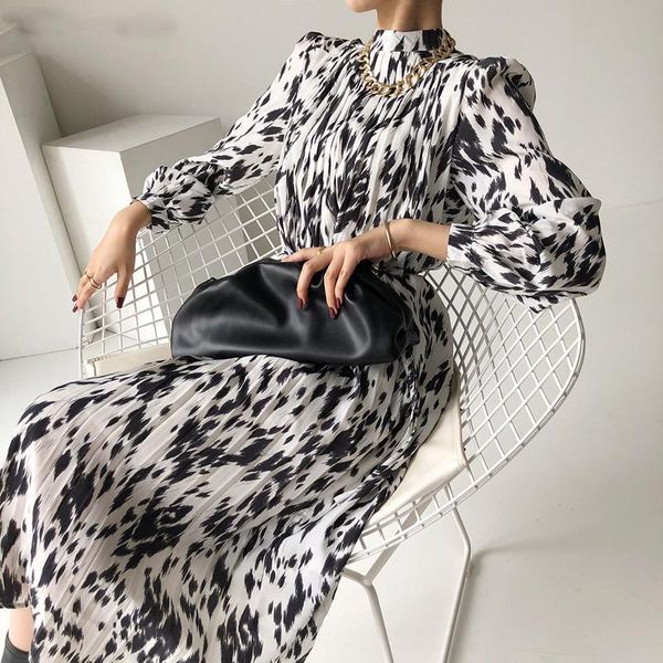 casual dresses women dress 2021 spring one piece stand collar full sleeve elegant hit color female lace-up printed midi vestidos, Black;gray
casual dresses women dress 2021 spring one piece stand collar full sleeve elegant hit color female lace-up printed midi vestidos, Black;gray