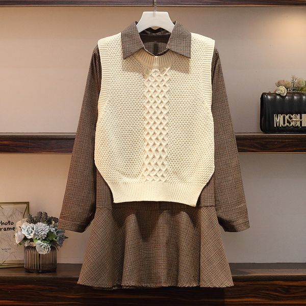elegant woman vintage woman's fall suit 2021 crocheted waistcoat and plaid shirt dressed in two plus size ensemble cloth 9p0j, Black
elegant woman vintage woman's fall suit 2021 crocheted waistcoat and plaid shirt dressed in two plus size ensemble cloth 9p0j, Black