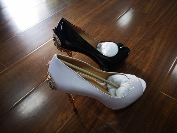black patent leather peep toe scorpion heel pumps size 34-41 golden metal heel shoes for ladies designer women pumps
black patent leather peep toe scorpion heel pumps size 34-41 golden metal heel shoes for ladies designer women pumps