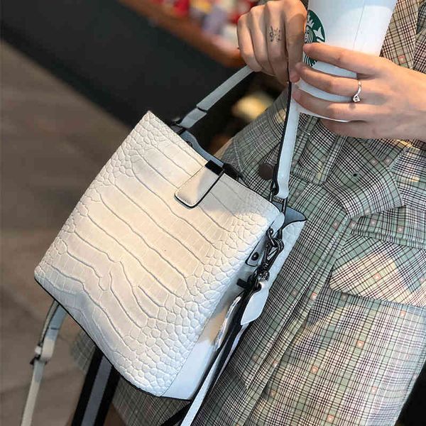 evening bags genuine leather handbag women's fashion alligator print single shoulder portable bucket luxury designer 6l42
evening bags genuine leather handbag women's fashion alligator print single shoulder portable bucket luxury designer 6l42