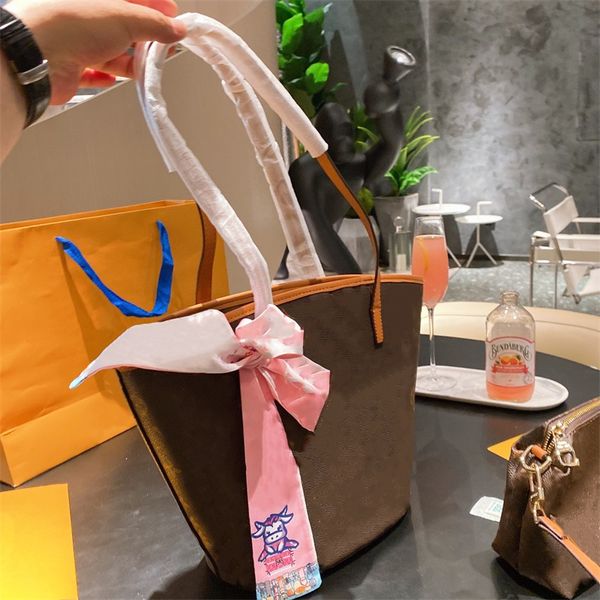 fashion women's handbag designer letter print style shoulder bag version shopping bags two piece set
fashion women's handbag designer letter print style shoulder bag version shopping bags two piece set