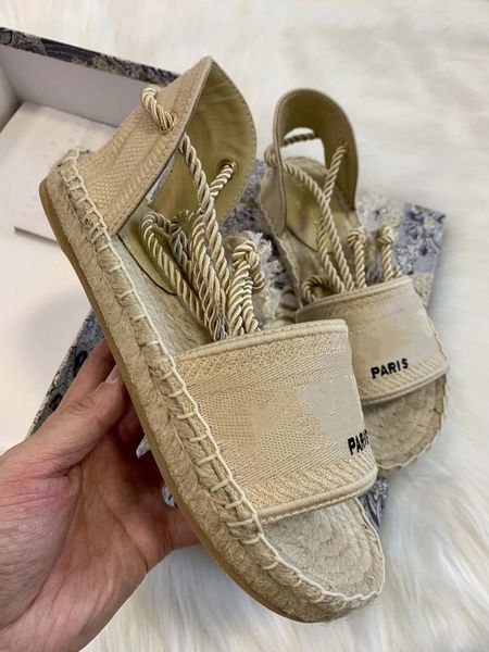 2020 lastest platform sandals women designer shoes , fashion wide flat espadrille summer outdoor causal rope ankle strap sandals with box, Black
2020 lastest platform sandals women designer shoes , fashion wide flat espadrille summer outdoor causal rope ankle strap sandals with box, Black