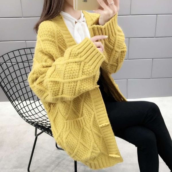 2021 autumn new korean women's diamond teeth button medium length knitted cardigan v-neck sweater, White;black
2021 autumn new korean women's diamond teeth button medium length knitted cardigan v-neck sweater, White;black