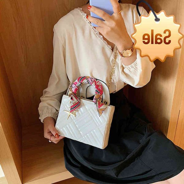 women's bag new 2019 net red same princess's fashion foreign style portable small square texture messenger
women's bag new 2019 net red same princess's fashion foreign style portable small square texture messenger