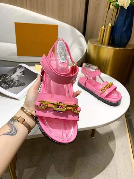 2021 new ladies fashion slippers luxury design sandal slippers calfskin embossed + screen printing size 35-42, Black
2021 new ladies fashion slippers luxury design sandal slippers calfskin embossed + screen printing size 35-42, Black