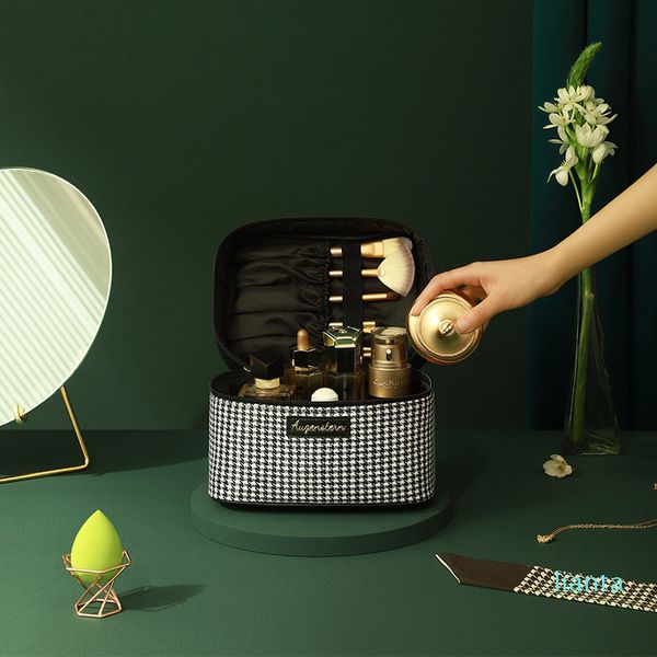 2021 small fragrance portable storage houndstooth pillow wash large-capacity cosmetic bag portable
2021 small fragrance portable storage houndstooth pillow wash large-capacity cosmetic bag portable