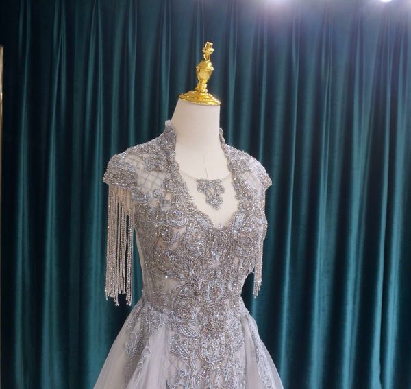 2021 Luxurious Round Neck Tulle Beadings Evening Dresses A Line Short Tassel Sleeves Zipper Back Formal Party Dress Appliques, Gray
2021 Luxurious Round Neck Tulle Beadings Evening Dresses A Line Short Tassel Sleeves Zipper Back Formal Party Dress Appliques, Gray