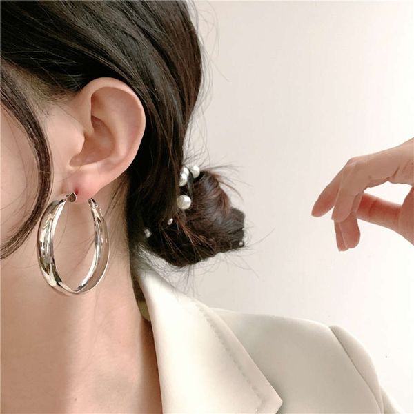hbp fashion big circle 925 silver needle fashionable atmosphere versatile metal ring temperament earrings
hbp fashion big circle 925 silver needle fashionable atmosphere versatile metal ring temperament earrings