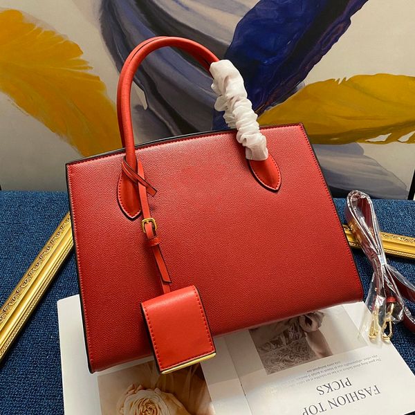 designer suit shoulder bag classic lady luxury goods square one-shouldered shopping mother and baby
designer suit shoulder bag classic lady luxury goods square one-shouldered shopping mother and baby