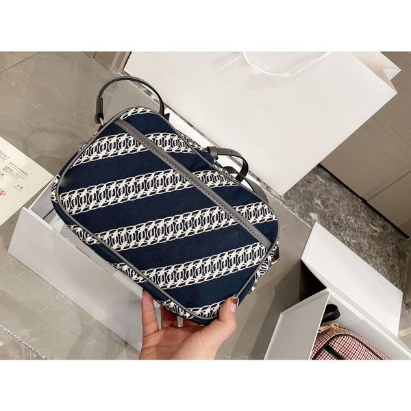 2021 fashionable and beautiful ladies famous shoulder bag leather chain messenger bag fashionable 22.15cm1, Black
2021 fashionable and beautiful ladies famous shoulder bag leather chain messenger bag fashionable 22.15cm1, Black