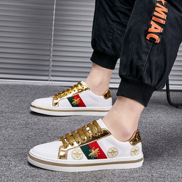 fashion design superstar white golden bee embroidery shoes men board trainers classic glitter embroider shoes men sneaker casual
fashion design superstar white golden bee embroidery shoes men board trainers classic glitter embroider shoes men sneaker casual
