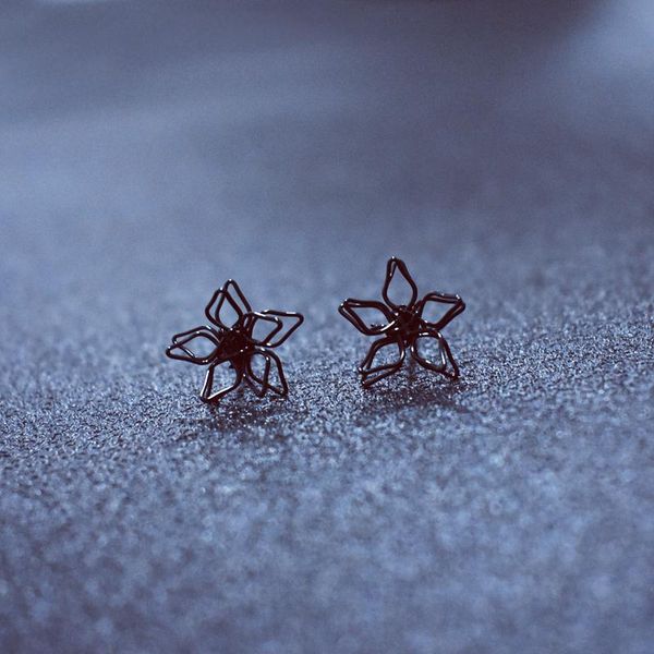 stud korean style cute small hollow daisy flower earrings for women fashion brincos wholesale jewelry, Golden;silver
stud korean style cute small hollow daisy flower earrings for women fashion brincos wholesale jewelry, Golden;silver