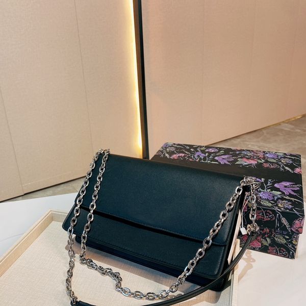 r cross body shoulder bags handbags clutch purse women silver chain genuine leather different colors with original box size 24 16 cm
r cross body shoulder bags handbags clutch purse women silver chain genuine leather different colors with original box size 24 16 cm