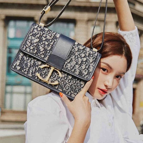 purses french minority design women's new fashion and winter this year's popular versatile messenger bag handbag black friday
purses french minority design women's new fashion and winter this year's popular versatile messenger bag handbag black friday