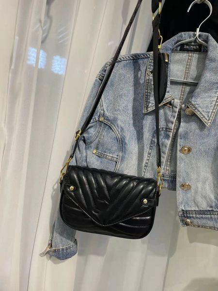 2022 new luxury designer brand fashion shoulder mini bags handbags women chains letter purse phone bag wallet temperament cross body totes l
2022 new luxury designer brand fashion shoulder mini bags handbags women chains letter purse phone bag wallet temperament cross body totes l