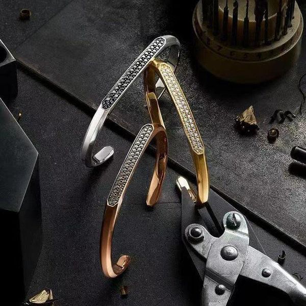 charm bracelets fashon copper men bangle classic pave two rows of zircon 3 color bracelet anniversary jewerly gift 2021, Golden;silver
charm bracelets fashon copper men bangle classic pave two rows of zircon 3 color bracelet anniversary jewerly gift 2021, Golden;silver