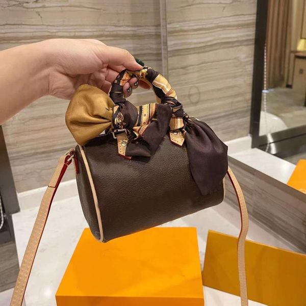 give silk scarf pochette coussin bags handbag french a designer women luxurys designers classic pattern backpack purse 212
give silk scarf pochette coussin bags handbag french a designer women luxurys designers classic pattern backpack purse 212