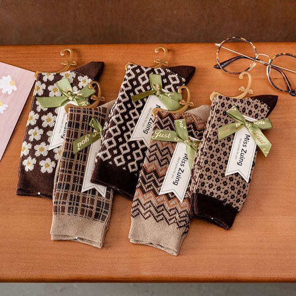 autumn winter medium double way floret, Black;white
autumn winter medium double way floret, Black;white