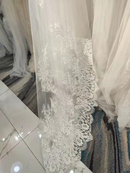 bridal veils luxury long white wedding with comb lace edge applique elegant sparkle 2t 2x3.5meters, Black
bridal veils luxury long white wedding with comb lace edge applique elegant sparkle 2t 2x3.5meters, Black