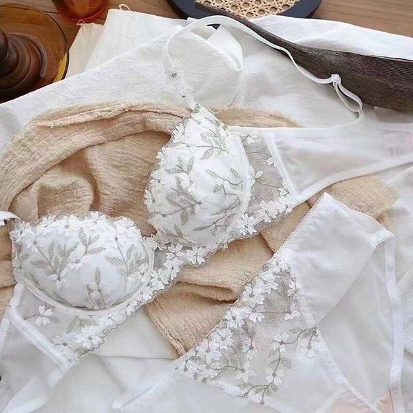 french embroidered camellia brassiere with steel ring underwear women lace bra suit, Black;white
french embroidered camellia brassiere with steel ring underwear women lace bra suit, Black;white