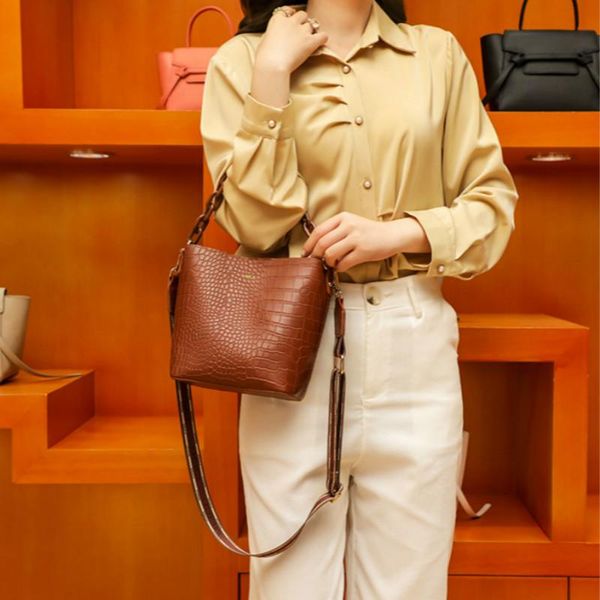 cross body 2021 crocodile crossbody bag for women shoulder brand designer bags luxury pu leather bucket handbag
cross body 2021 crocodile crossbody bag for women shoulder brand designer bags luxury pu leather bucket handbag