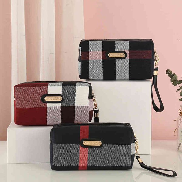 cosmetic bags fashionable and versatile women's make-up storage bag large capacity lattice wash bathroom desktop
cosmetic bags fashionable and versatile women's make-up storage bag large capacity lattice wash bathroom desktop