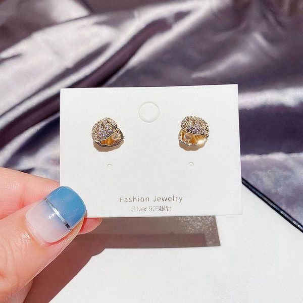 stud migga 2021 imitation pearl oyster earrings gold color cubic zirconia fashion women jewelry, Golden;silver
stud migga 2021 imitation pearl oyster earrings gold color cubic zirconia fashion women jewelry, Golden;silver