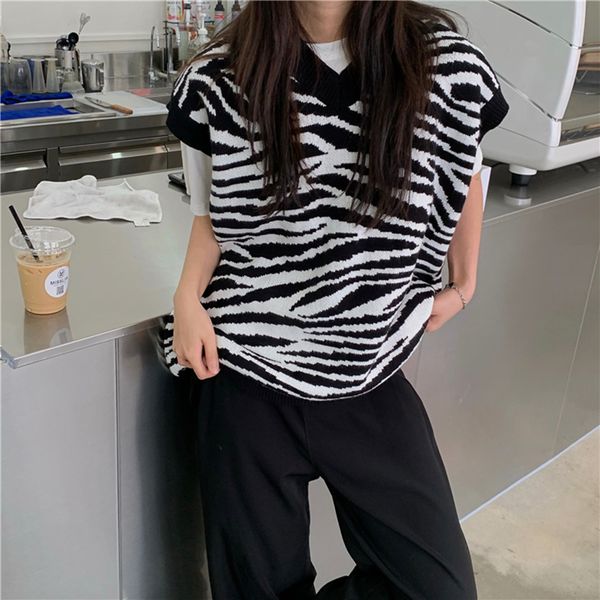 2021 spring and autumn new style v-neck zebra vest all-match loose women's fashion knitted sweater tjvx, White;black
2021 spring and autumn new style v-neck zebra vest all-match loose women's fashion knitted sweater tjvx, White;black