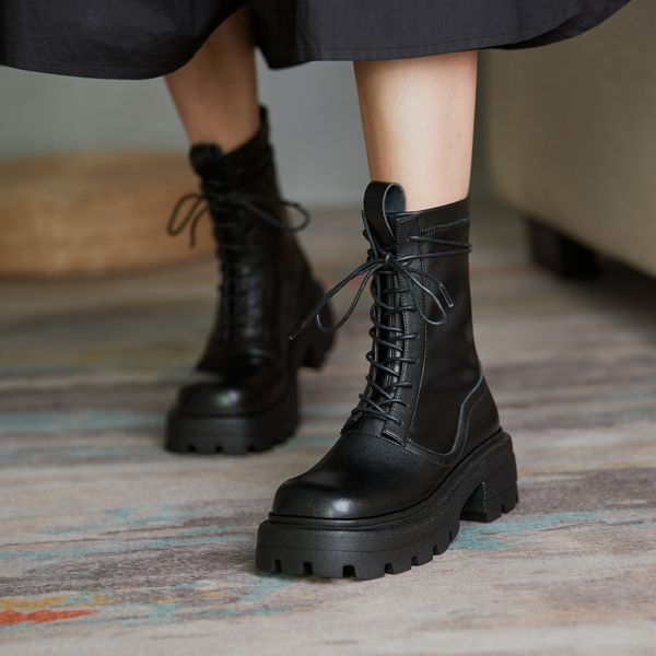 2021 new black genuine leather ankle boots women autumn winter round toe lace up shoes woman fashion motorcycle platform botas
2021 new black genuine leather ankle boots women autumn winter round toe lace up shoes woman fashion motorcycle platform botas