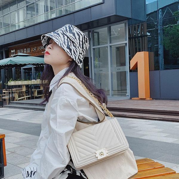 car stitch chain bag women's 2021 new women's bag fashion striped small square with simple one-shoulder sloping
car stitch chain bag women's 2021 new women's bag fashion striped small square with simple one-shoulder sloping