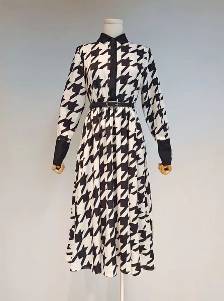 2022 spring and autumn clothing new polo collar long sleeve elegant graceful printed silk twill one-piece dress women, White;black
2022 spring and autumn clothing new polo collar long sleeve elegant graceful printed silk twill one-piece dress women, White;black