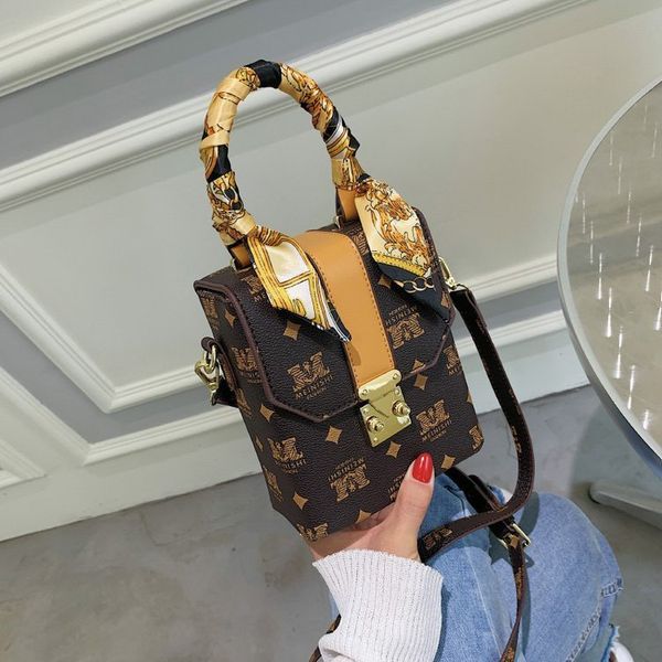 design handbag new trend 2021 summer small bag fazhong fashion mobile phone messenger single shoulder women's
design handbag new trend 2021 summer small bag fazhong fashion mobile phone messenger single shoulder women's