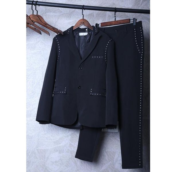 men's suits & blazers 2021 man logo single-breasted suit personality rivet edge decoration fashionable set two pieces., White;black
men's suits & blazers 2021 man logo single-breasted suit personality rivet edge decoration fashionable set two pieces., White;black