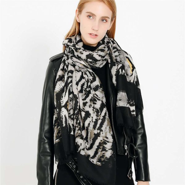fashion street shooting new leopard head tiger pattern cotton hemp scarf shawl in autumn and winter, Blue;black
fashion street shooting new leopard head tiger pattern cotton hemp scarf shawl in autumn and winter, Blue;black