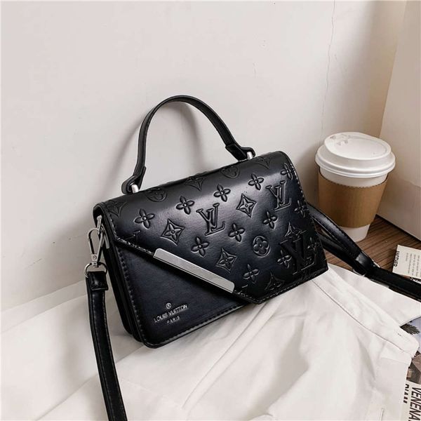 simple korean women's square 2020 new small crossbar fashion handbag single shoulder bag
simple korean women's square 2020 new small crossbar fashion handbag single shoulder bag