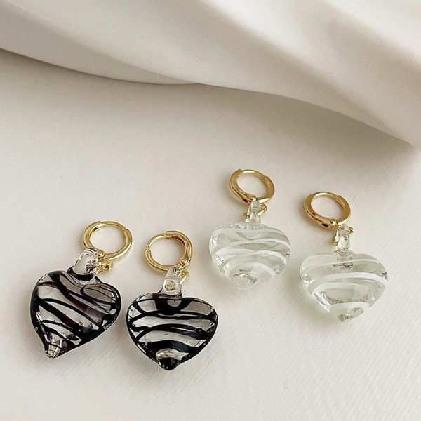 2021 elegant women casual heart dangle earrings fashion women party wedding brincos jewelry, Silver
2021 elegant women casual heart dangle earrings fashion women party wedding brincos jewelry, Silver